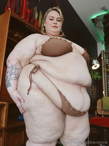 Supersized Roxxi / ssbbwroxxie / roxxieyo2 nude photo #29