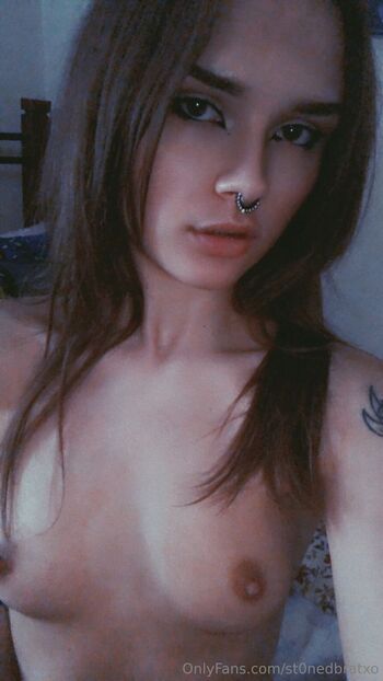 Stoned Bra / st0nedbratxo / spacey.maycie_ nude photo #2