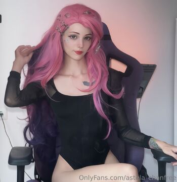 OnlyFans / stacypinki nude photo #2