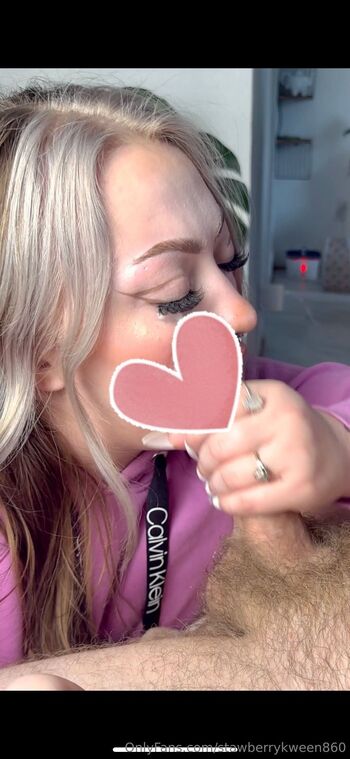 StrawberryKwee / stawberrykween860 nude photo #1