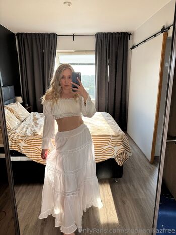 Stephanillazfre / stephanillazfree nude photo #2