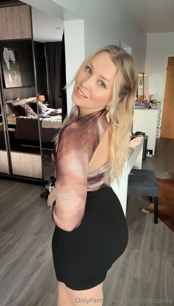 Stephanillazfre / stephanillazfree nude photo #3