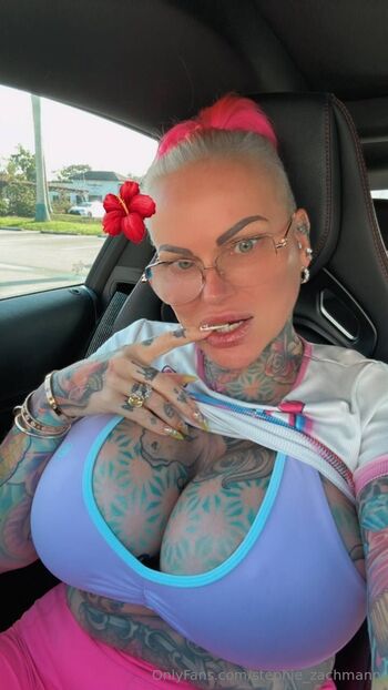 Stephie / stephie_zachmann nude photo #2