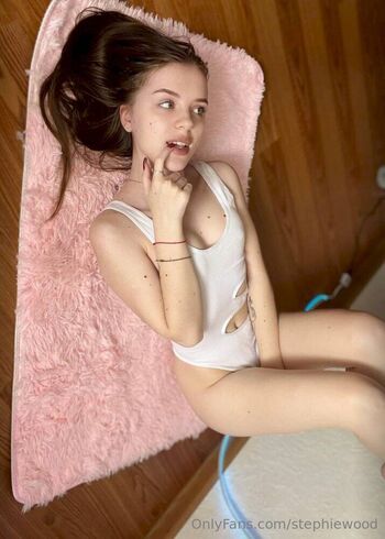 𝑺𝒕𝒆𝒑𝒉𝒂𝒏𝒊𝒆 / stephiewood nude photo #14
