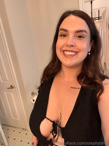 Steph Oshir / stephoshiri nude photo #3