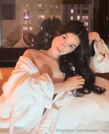 Stepsis Mia just turned 18 / stepsis_mia nude photo #6