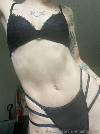 Stevi / stevieintheafternoon nude photo #35