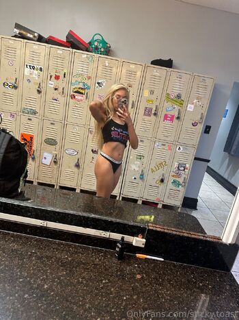 Klover / sticky.toast nude photo #8