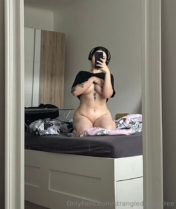 angel / strangledangelfree / strangled.angel nude photo #15
