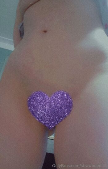 Kaylee Mare / strawbeemilk nude photo #2