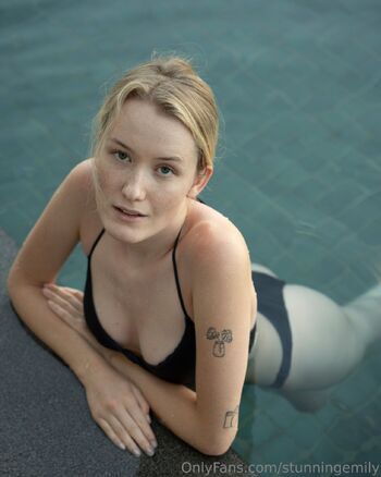Emily / stunningemily nude photo #29