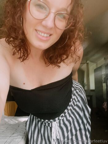 Alyss / sugarfeetluv nude photo #25