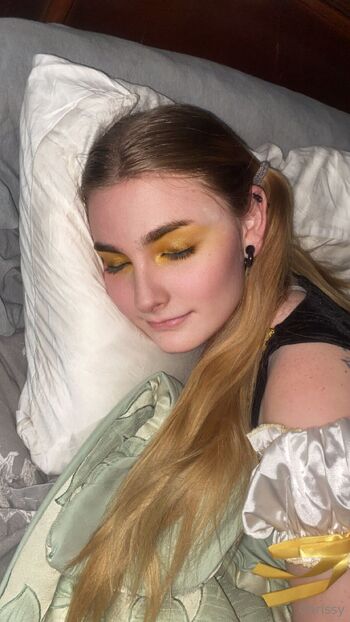 Chrissy / sunflowerseedling / sun.seedling / subflowerseed nude photo #12