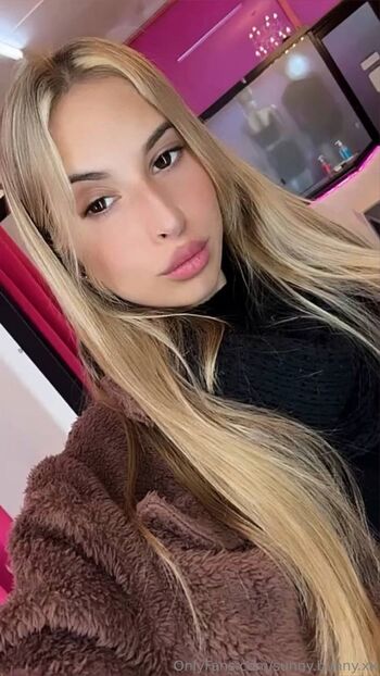 Sunny Jhonnson / sunny.bunny.xx / its.sunny_bunny nude photo #25