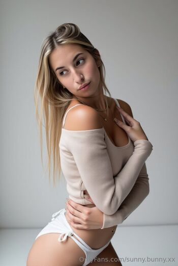 Sunny Jhonnson / sunny.bunny.xx / its.sunny_bunny nude photo #33