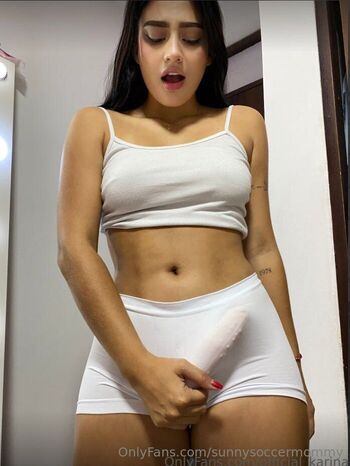 YOUR PETITE MOMMY / sunnysoccermommy nude photo #16