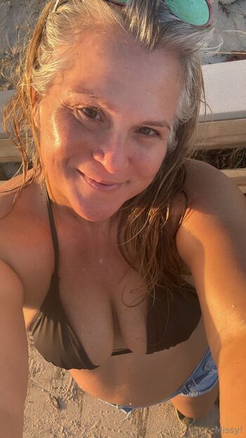 Missy / surfergurl75 nude photo #2