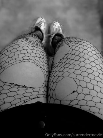 Mommy Evi / surrendertoevie nude photo #10