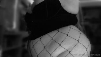 Mommy Evi / surrendertoevie nude photo #11