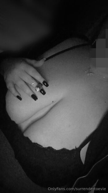 Mommy Evi / surrendertoevie nude photo #13