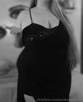 Mommy Evi / surrendertoevie nude photo #18