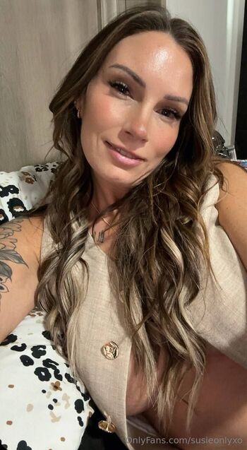 Nurse Susie Double Ds / susieonlyxo nude photo #2