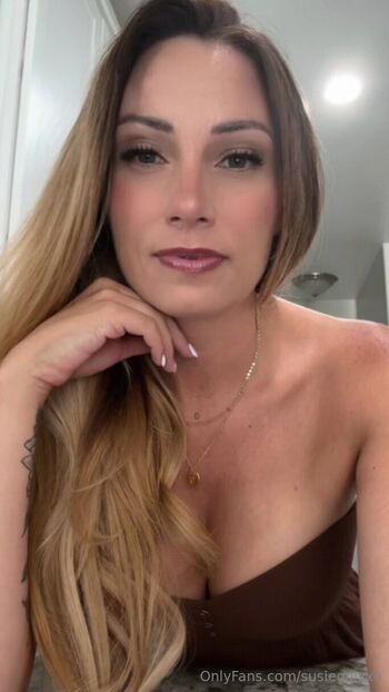 Nurse Susie Double Ds / susieonlyxo nude photo #28