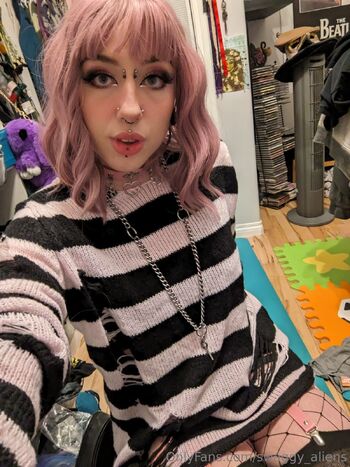 Celest / swaggy_aliens nude photo #7