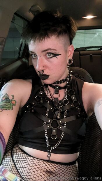 Celest / swaggy_aliens nude photo #11