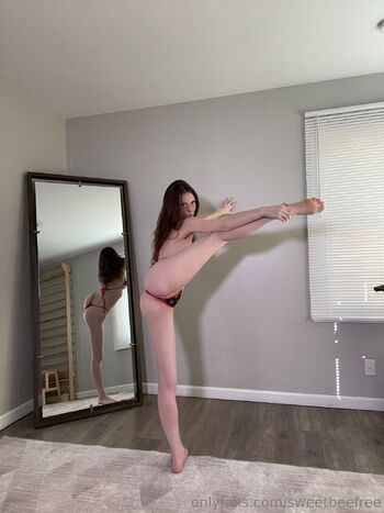 Sweet Bee (birthday month / sweetbeefree nude photo #24