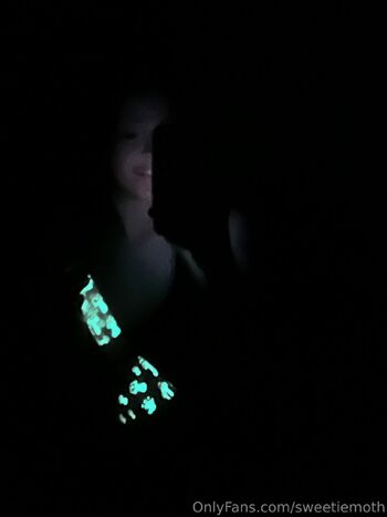 Mot / sweetiemoth / mothinthewalls / mothinsideaskinsuit nude photo #2