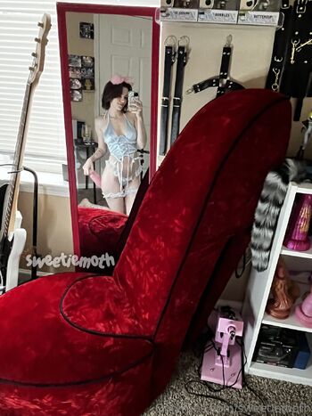 Mot / sweetiemoth / mothinthewalls / mothinsideaskinsuit nude photo #5