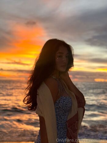 Kir / sweetlilkira nude photo #2