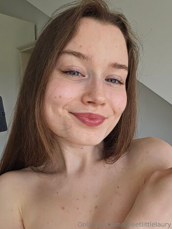 Laur / sweetlittlelaury nude photo #10