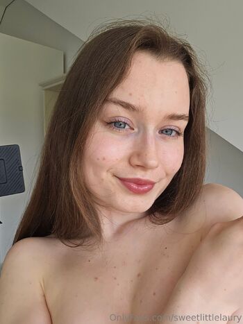 Laur / sweetlittlelaury nude photo #11