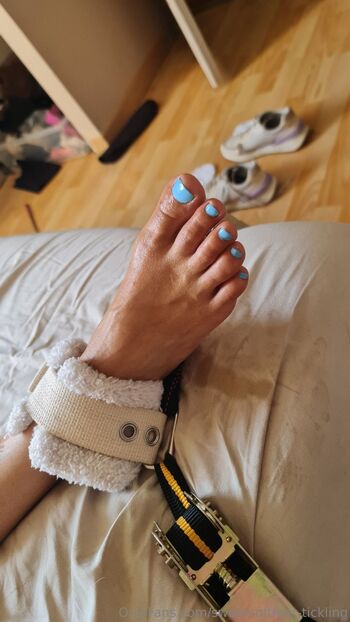 Sweetsoftfeet tickling experienc / sweetsoftfeet-tickling / sweetsoftfeet_tcklng_adventure nude photo #4