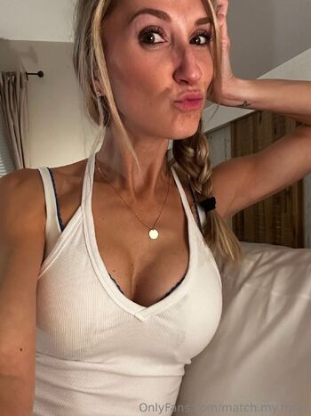 Sydney Lou Wh / sydney.lou.who / hot_mom_fit_bod nude photo #29