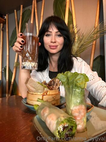 t1851492412341254 / t18514924123412541 nude photo #17