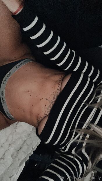 Emily / t_emily nude photo #24