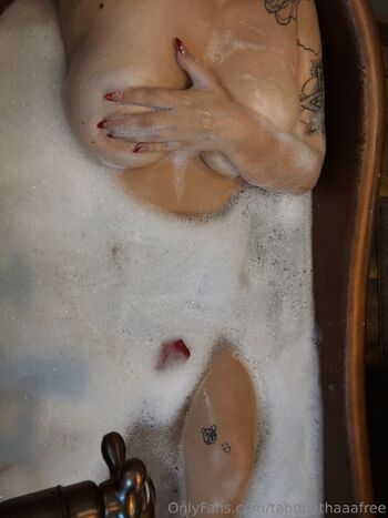 ta / tabbbethaaafree nude photo #9