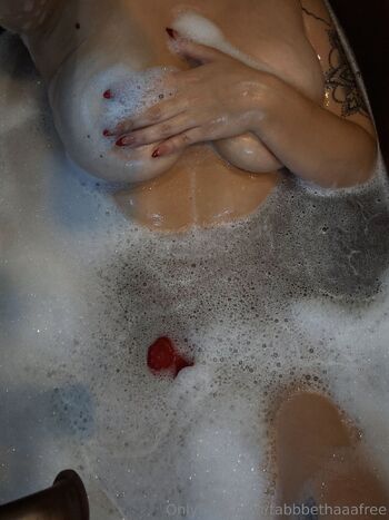 ta / tabbbethaaafree nude photo #10