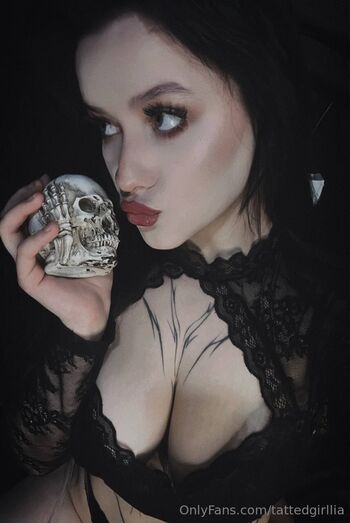 Li / tattedgirllia nude photo #15