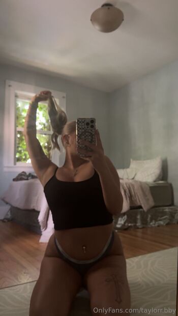 Tay / taylorr.bby nude photo #1