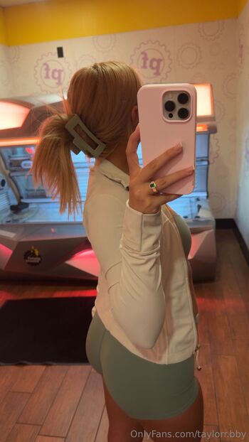 Tay / taylorr.bby nude photo #6