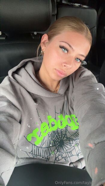 Tay / taylorr.bby nude photo #11