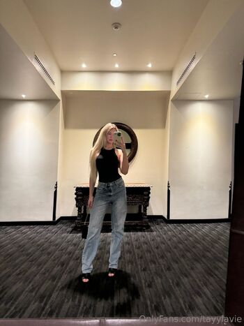 Tayy / tayylavie nude photo #2