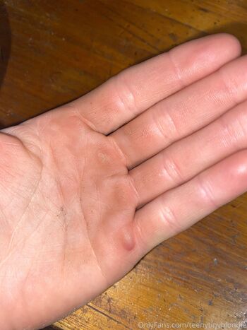 Ashle / teenytinyblondie nude photo #15