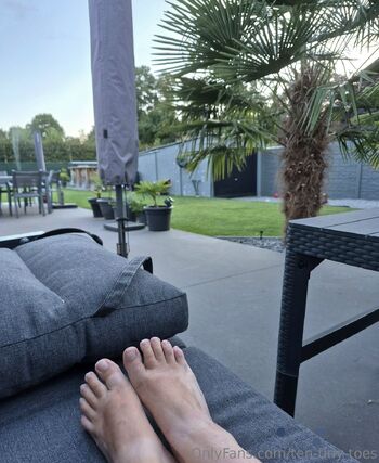 Ten Tiny Toe / ten-tiny-toes nude photo #2