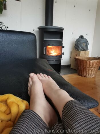 Ten Tiny Toe / ten-tiny-toes nude photo #28