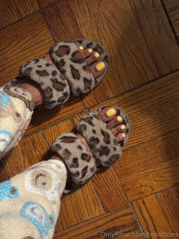 TenLi / tenlittoes / tenlittxx nude photo #1